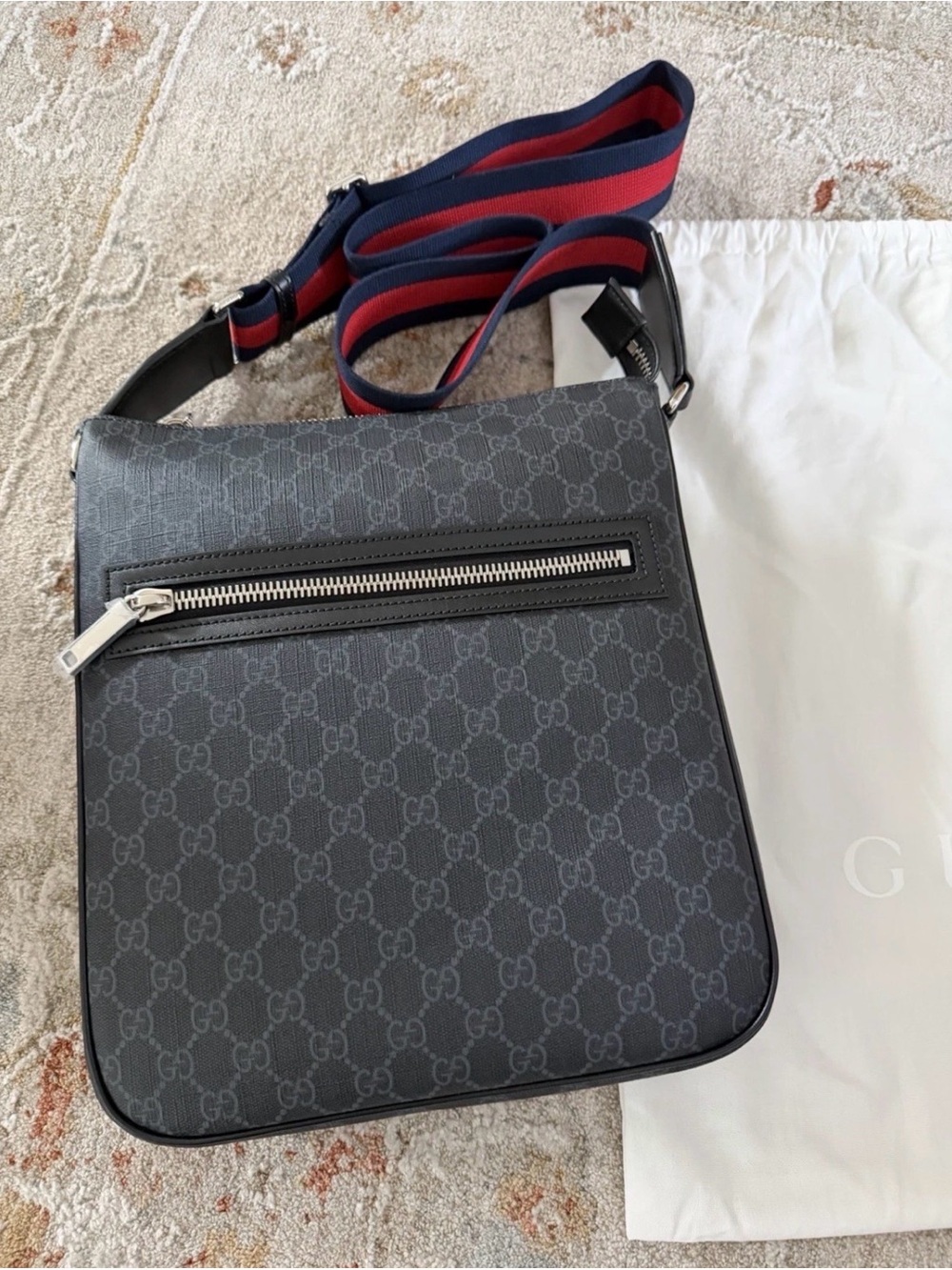 Gucci messenger shoulder bag like new